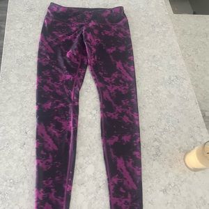 EUC Lulu Lemon Wunder Under size 12 with 28” inseam